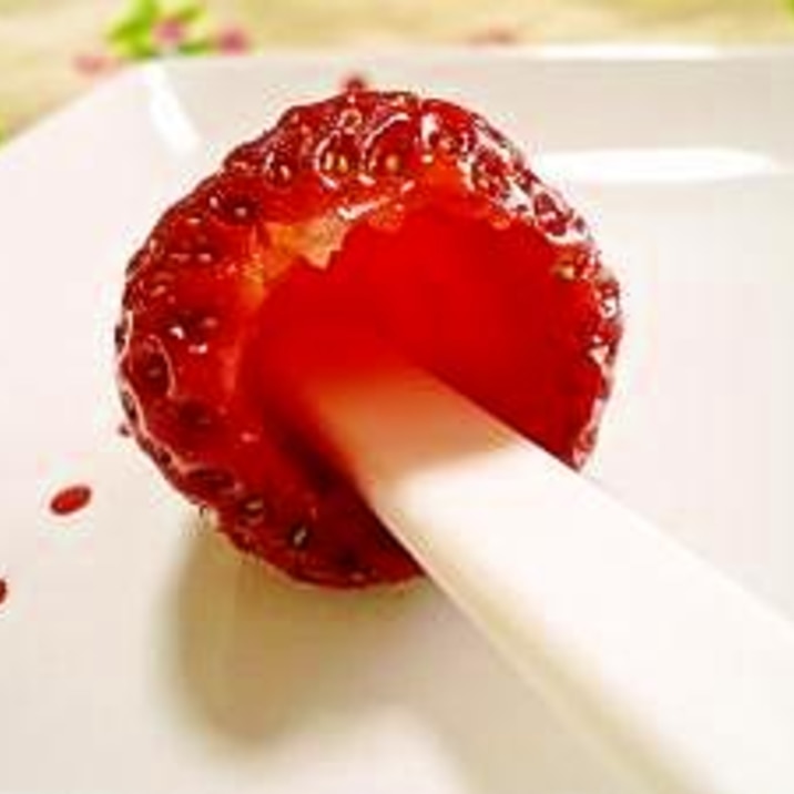 苺の穴に何入れる!?くりぬき苺♪